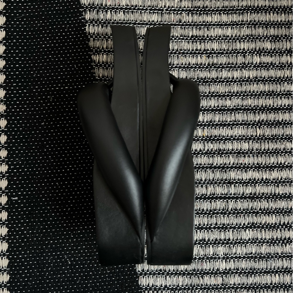 Jil Sander Thong Padded Sandal in Black - Picture 7 of 16